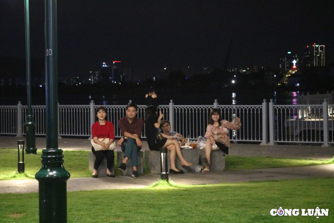 dau xe ban hang rong bat nhao tai cong vien moi cai tao o tp hcm khi nao duoi thi chay thoi hinh 10