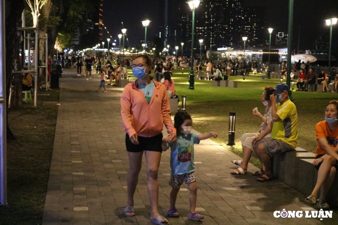 dau xe ban hang rong bat nhao tai cong vien moi cai tao o tp hcm khi nao duoi thi chay thoi hinh 12