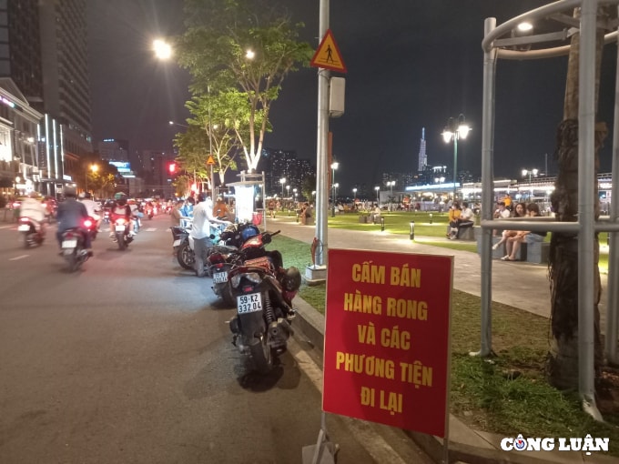 dau xe ban hang rong bat nhao tai cong vien moi cai tao o tp hcm khi nao duoi thi chay thoi hinh 3