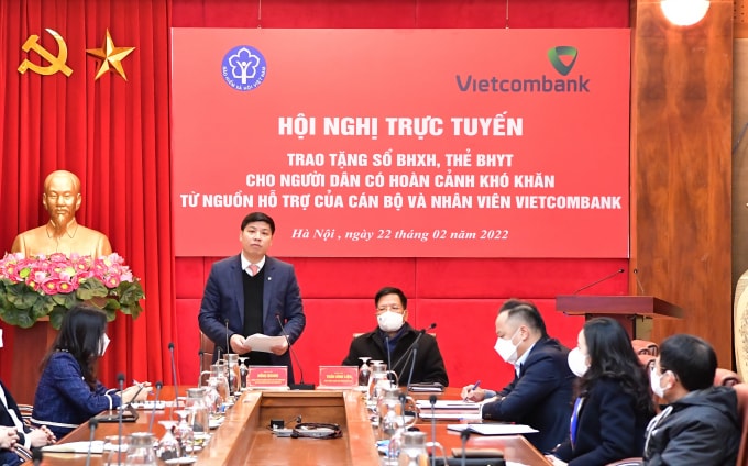 vietcombank va bhxh viet nam to chuc hoi nghi truc tuyen trao tang so bhxh the bhyt cho nguoi dan co hoan canh kho khan hinh 3