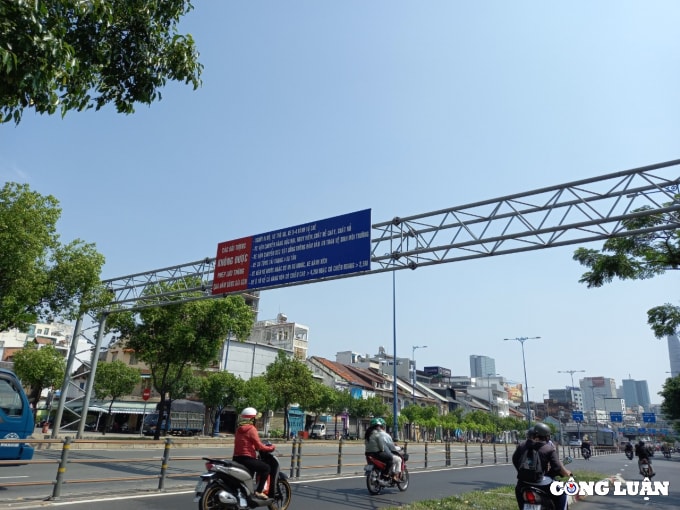 muon kieu bien bao giao thong danh do nguoi di duong o tp hcm hinh 3