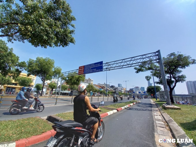 muon kieu bien bao giao thong danh do nguoi di duong o tp hcm hinh 1