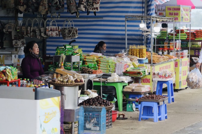 ngay binh thuong o le hoi chua huong hinh 1
