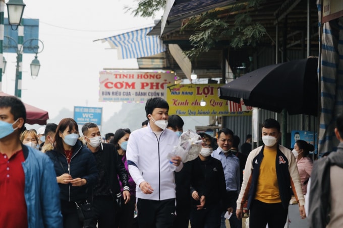 ngay binh thuong o le hoi chua huong hinh 2