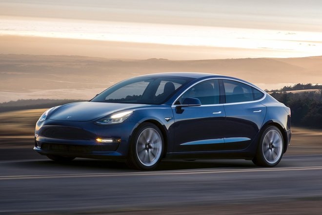 elon musk se mang nen tang game steam len xe dien tesla hinh 1