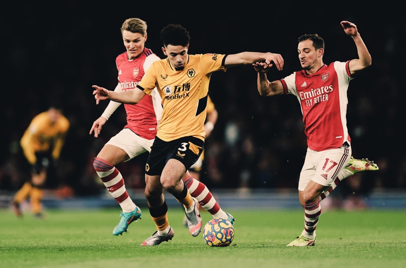 arsenal thang nguoc kich tinh truoc wolves o phut bu gio hinh 1