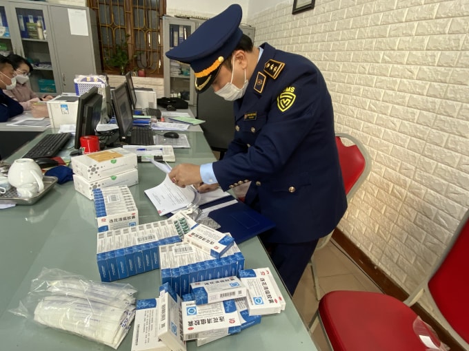 hai duong thu giu gan 1000 vien thuoc dieu tri covid 19 khong ro nguon goc xuat xu hinh 1