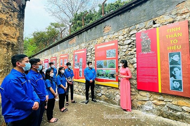 trien lam anh tinh than to hieu tai di tich nha tu son la hinh 1