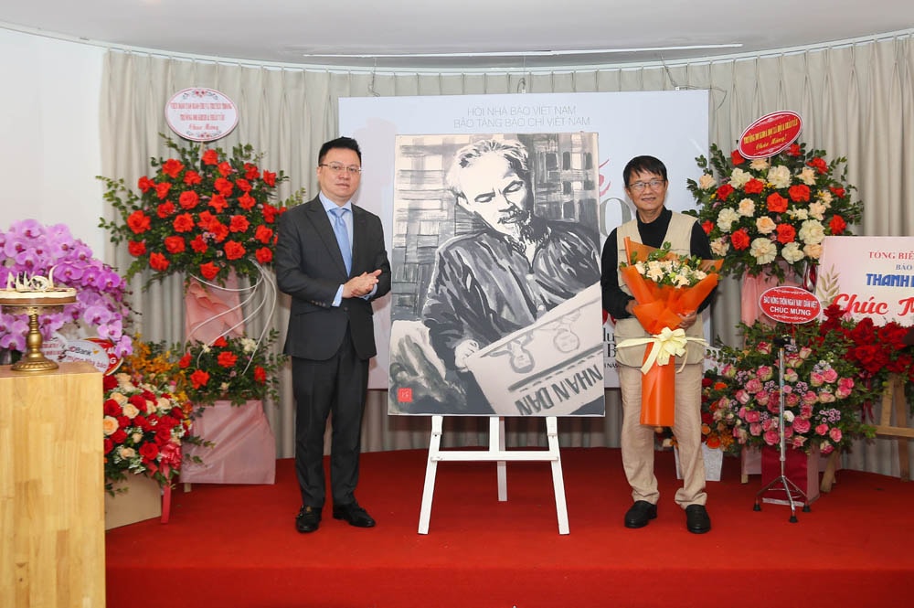 trien lam nha bao ve noi lan toa niem lac quan ban linh tinh cam cua nha bao huynh dung nhan hinh 1