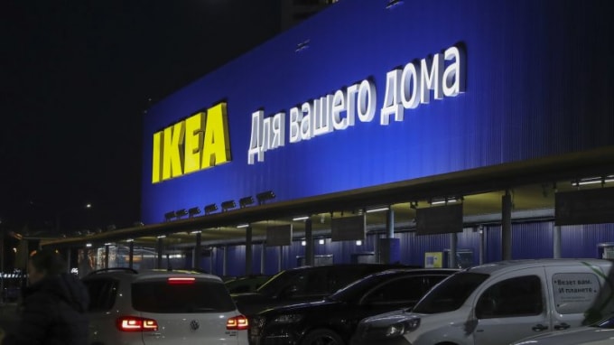 ikea va hm dong cua hang o nga hinh 1