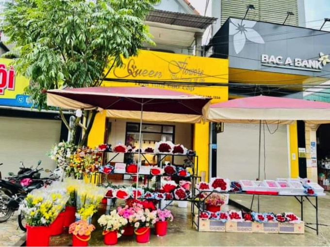 thi truong qua tang mong 8 3 khach vang nhieu mat hang tang gia hinh 1