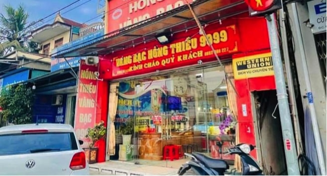 thi truong qua tang mong 8 3 khach vang nhieu mat hang tang gia hinh 5