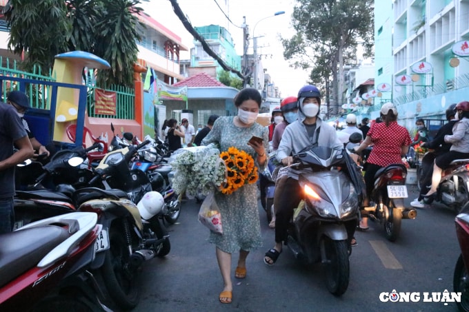 tphcm can ngay 8 3 gia hoa tang gap 3 van dong nghet nguoi mua hinh 4