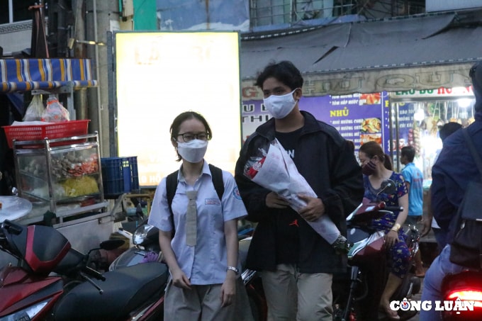 tphcm can ngay 8 3 gia hoa tang gap 3 van dong nghet nguoi mua hinh 12