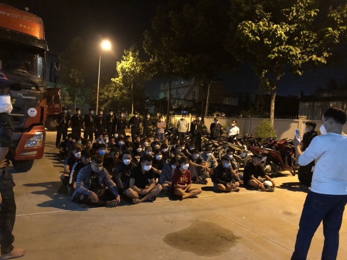 vay bat 43 quai xe dua xe trai phep giua dem khuya hinh 1