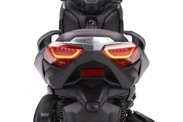 yamaha x max 250 2022 ra mat tai malaysia gia ban gan 120 trieu dong hinh 7