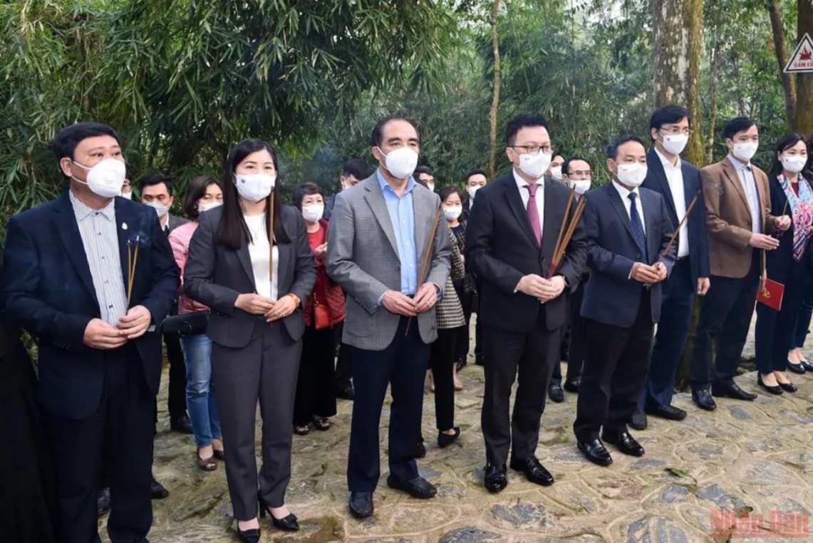 doan cong tac bao nhan dan tham va lam viec tai tinh tuyen quang hinh 3