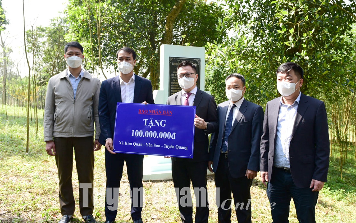 doan cong tac bao nhan dan tham va lam viec tai tinh tuyen quang hinh 4