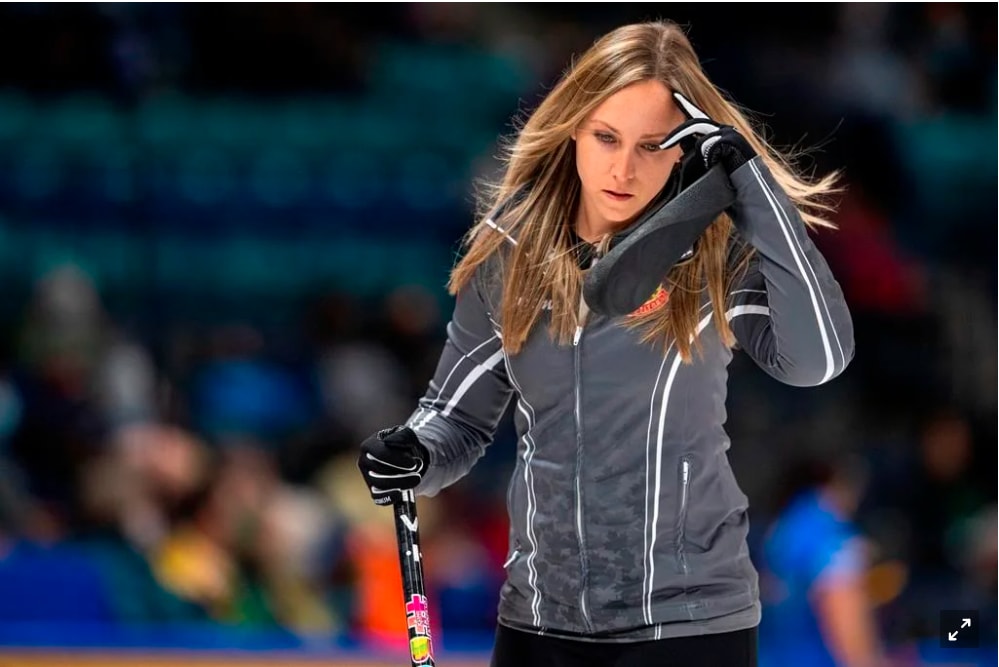 nhan sac xinh dep cua vdv curling nguoi canada rachel homan hinh 5