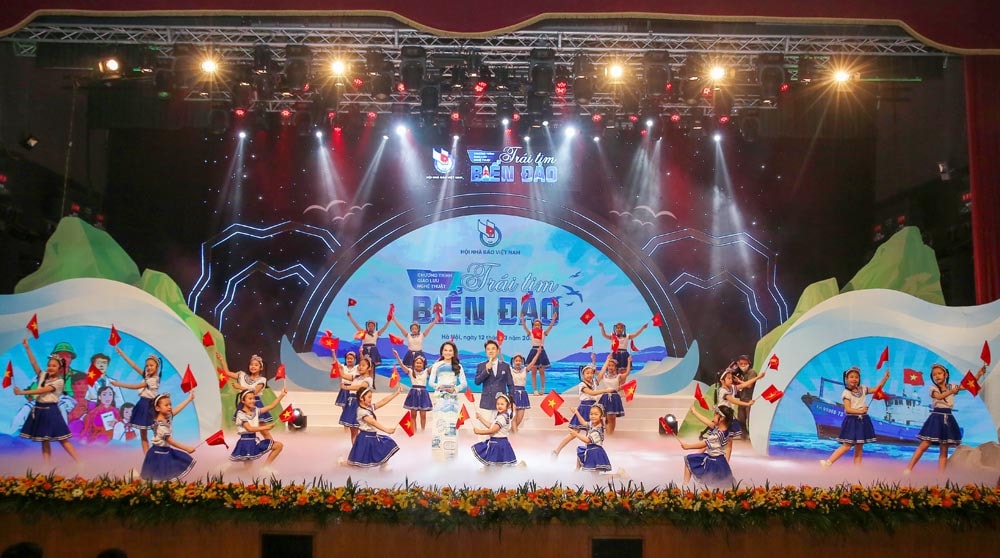 chuong trinh giao luu nghe thuat trai tim bien dao nhan len niem tu hao ve tinh yeu bien dao que huong hinh 3