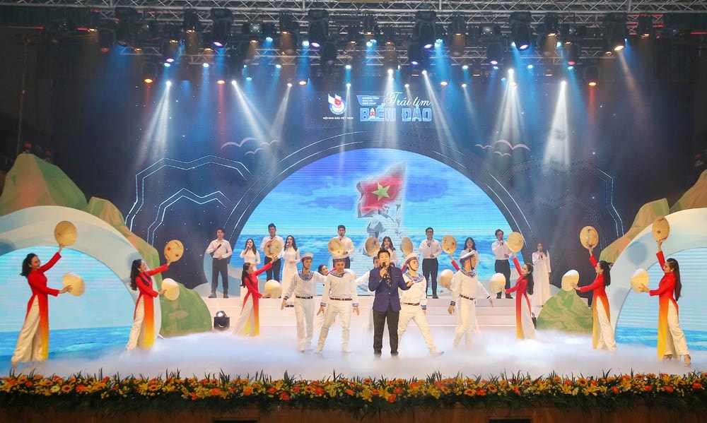 chuong trinh giao luu nghe thuat trai tim bien dao nhan len niem tu hao ve tinh yeu bien dao que huong hinh 4