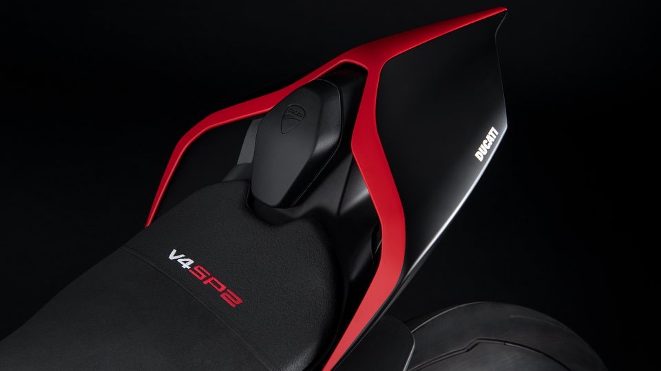 ducati panigale v4 sp2 ra mat so huu suc manh gan 230 ma luc hinh 3