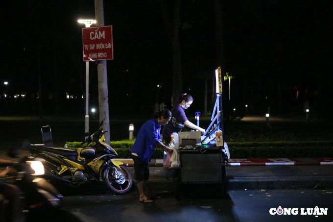 bat chap bien cam xe hang rong van dau tran lan ra duong hinh 5