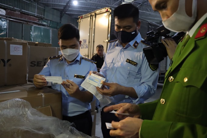ha noi phat hien lo kit test nhanh khong ro nguon goc cuc lon tri gia 10 ty dong hinh 2