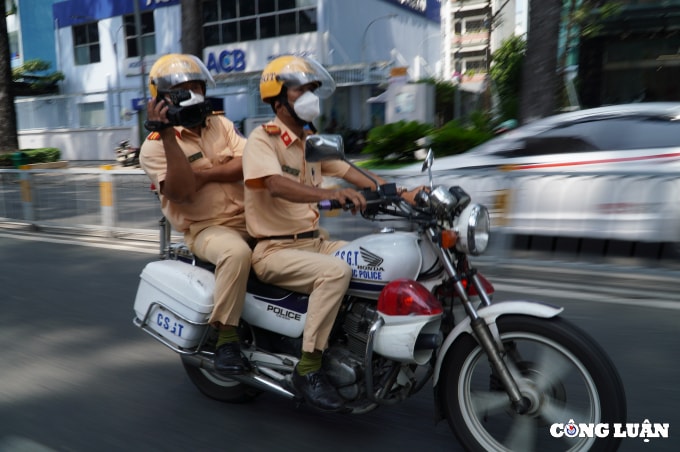 hon 100000 nguoi dan tp hcm nhan giay phat nguoi vi vuot den do chay qua toc do hinh 9