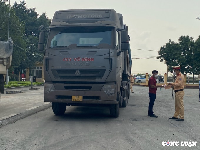 ninh binh ra quan quyet liet xu ly tinh trang xe qua kho qua tai hinh 2