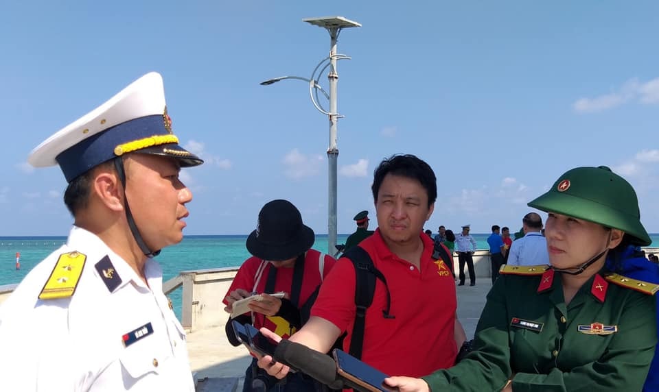 nguoi lam bao nhung canh chim noi lien thong tin giua dat lien va bien dao to quoc hinh 3