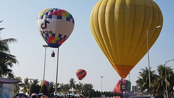 lan dau tien hoi an co ngay hoi khinh khi cau hinh 1