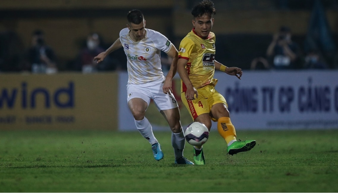 quang hai toa sang giup ha noi fc co chien thang dau tien vleague 2022 hinh 1