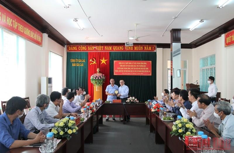 se tang cuong ho tro hoi nha bao tinh co quan bao chi dia phuong cac hoat dong trao doi thong tin nghiep vu hinh 4