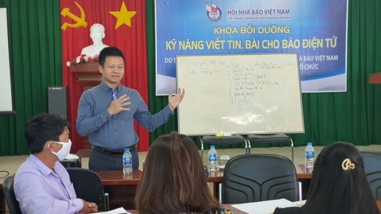 hoi nha bao tphcm tuyen sinh lop dao tao co ban nghiep vu bao chi truyen thong ngan han hinh 1