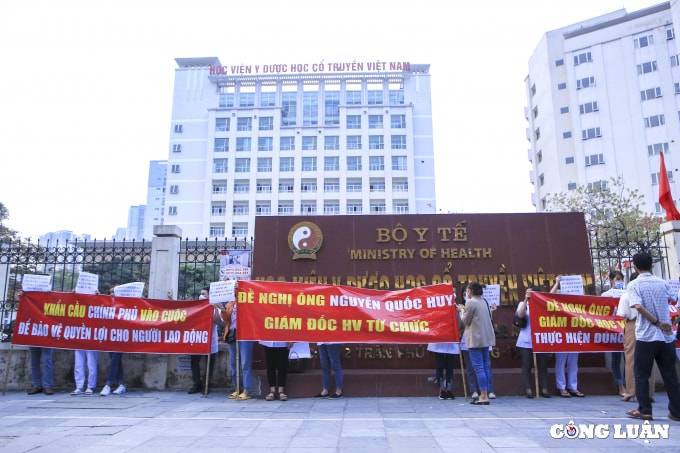 ha noi gan 70 nhan vien y te benh vien tue tinh lai xuong duong cau cuu hinh 1