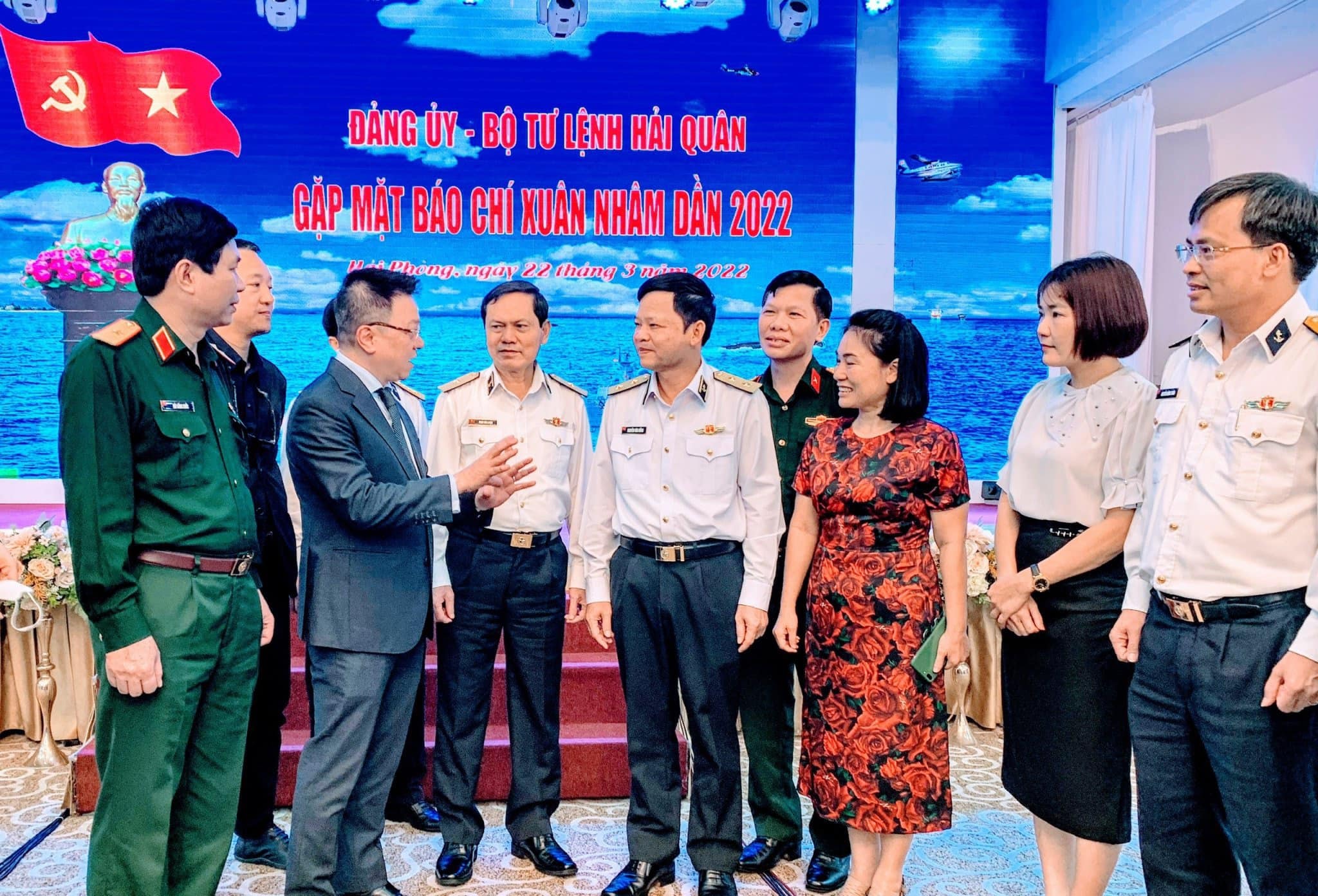 tang cuong phoi hop tuyen truyen giua quan chung hai quan voi cac co quan bao chi hinh 2