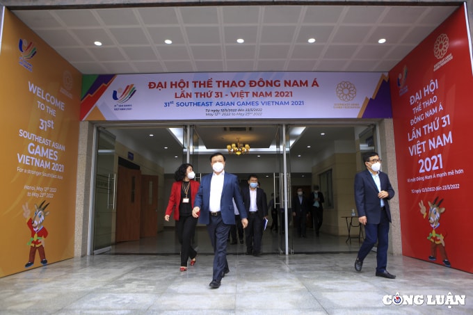 bi thu ha noi truc tiep di kiem tra cong tac chuan bi sea games 31 hinh 1