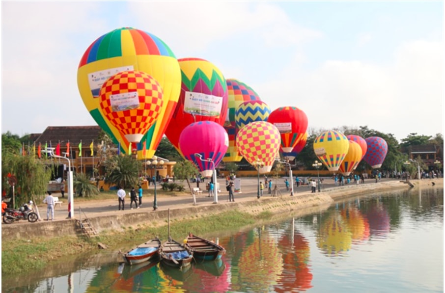 ruc ro sac mau ngay hoi khinh khi cau ben song hoai tp hoi an hinh 4
