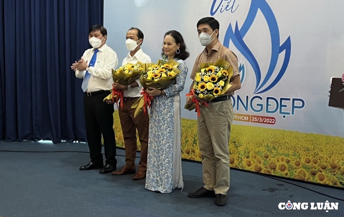 bao thanh nien trao giai va tong ket cuoc thi viet chu de song dep hinh 4