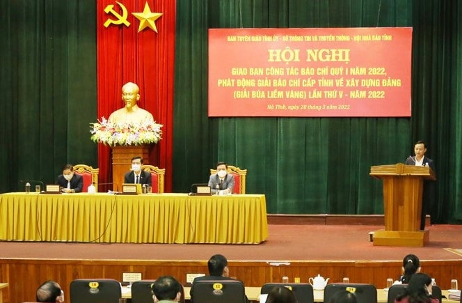 ha tinh phat dong giai bua liem vang va giai bao chi viet ve guong nguoi tot viec tot nam 2022 hinh 1