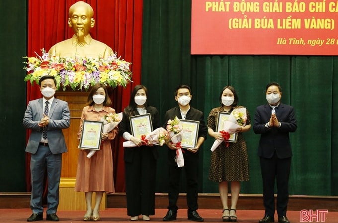 ha tinh phat dong giai bua liem vang va giai bao chi viet ve guong nguoi tot viec tot nam 2022 hinh 2