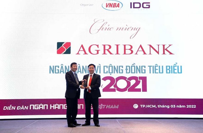 agribank don nhan hai giai thuong ngan hang viet nam tieu bieu 2021 hinh 2