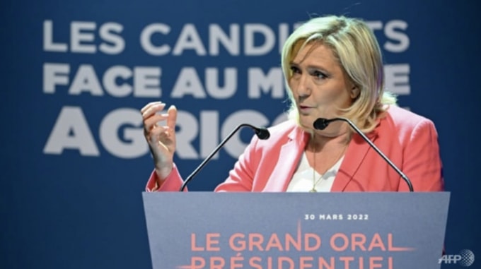 bau cu phap ung vien cuc huu le pen dang bam sat ong macron hinh 1