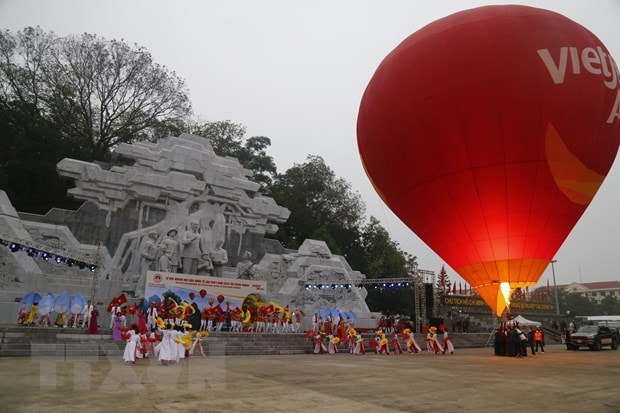 le hoi khinh khi cau tuyen quang duoc cong nhan lon nhat viet nam hinh 4