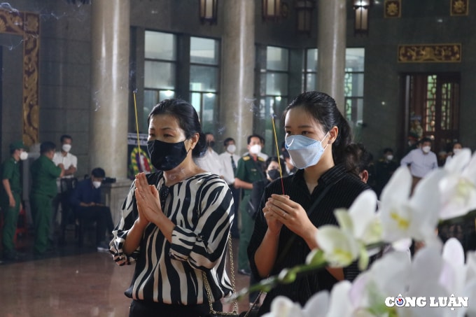giay phut tien biet pho chu tich ubnd tp hcm mong anh binh yen nghi hinh 10