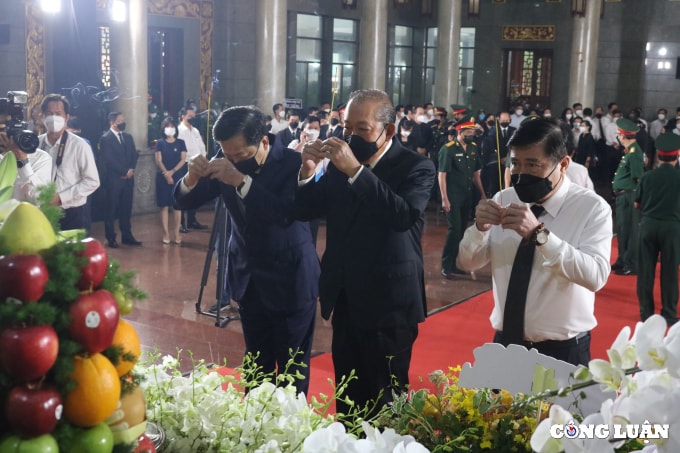 giay phut tien biet pho chu tich ubnd tp hcm mong anh binh yen nghi hinh 8