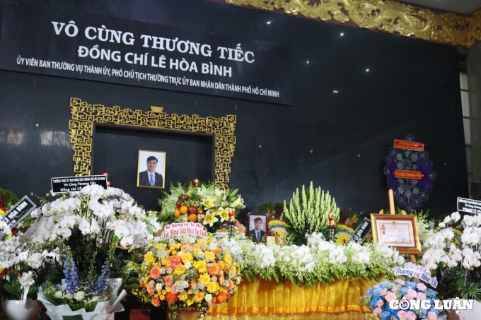 giay phut tien biet pho chu tich ubnd tp hcm mong anh binh yen nghi hinh 13
