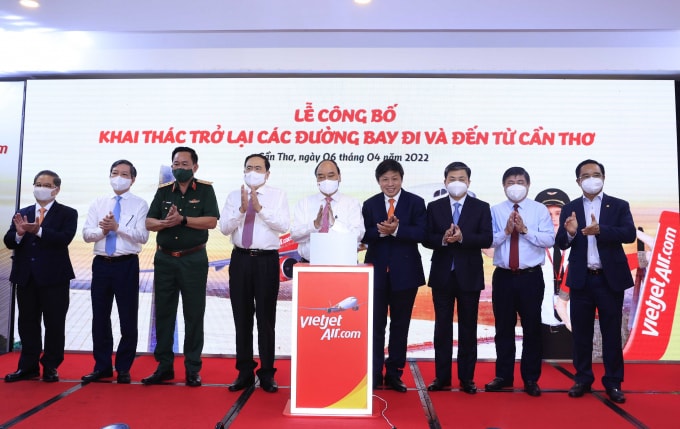 don he ruc ro vietjet chao don 10 duong bay den va di tu can tho hinh 1