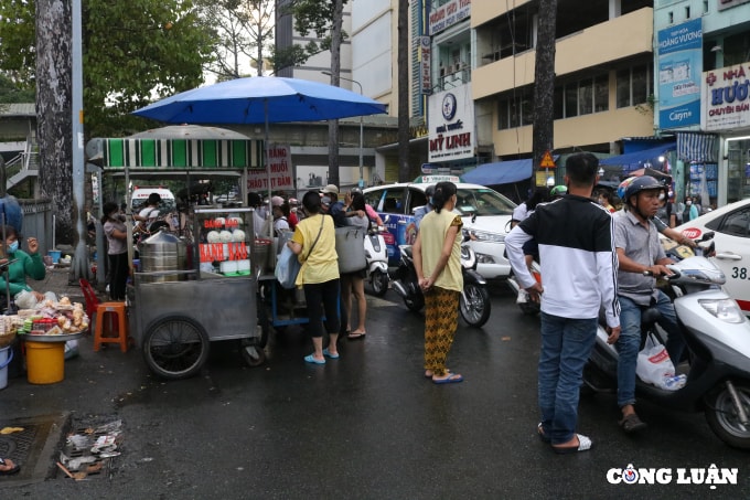 tp hcm muon kieu phan chia via he cua nguoi di bo de lam bai giu xe hinh 14